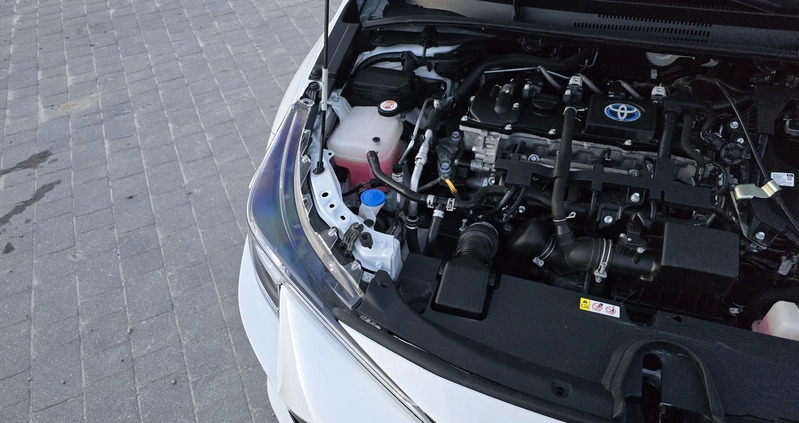 Toyota Corolla cena 69700 przebieg: 69000, rok produkcji 2020 z Pobiedziska małe 379